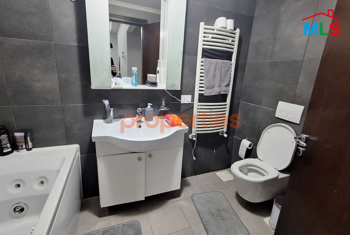 Furnished Apartment For Sale in Hadath – شقة مفروشة للبيع في الحدث CPDD65