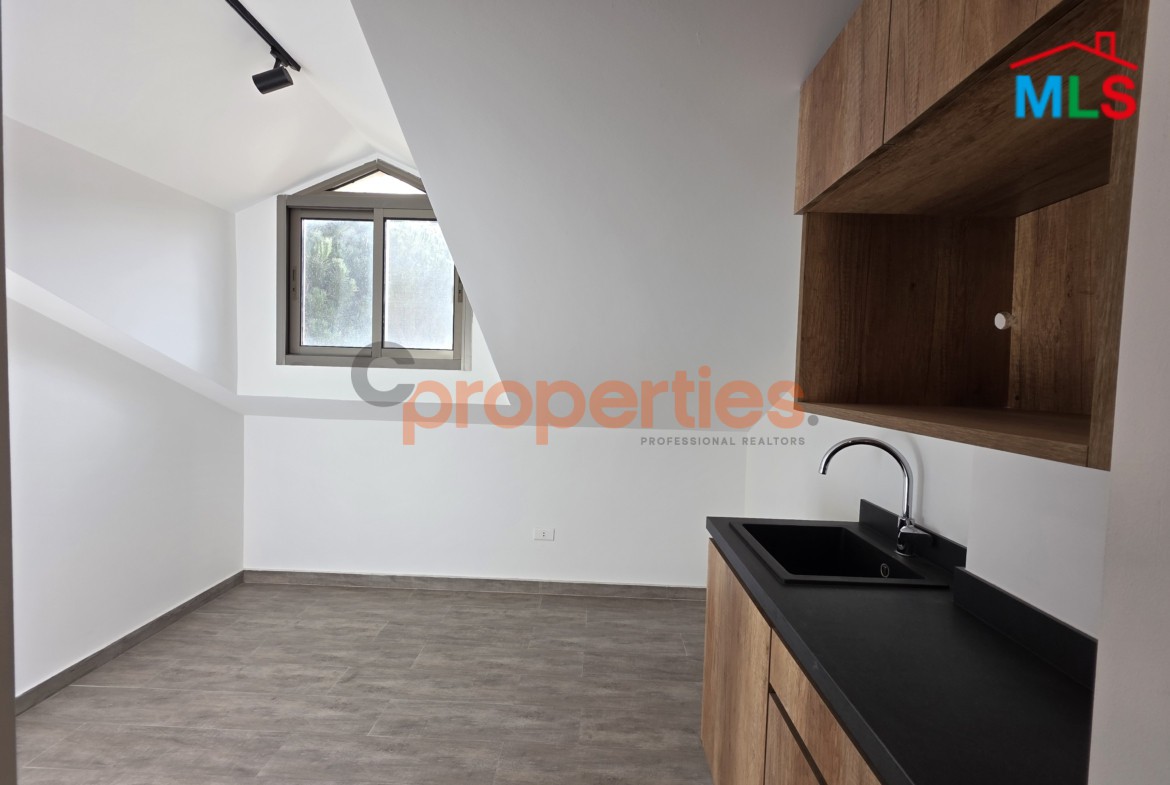 280 sqm Duplex with Terrace in Baabdat For Sale – CPSK12