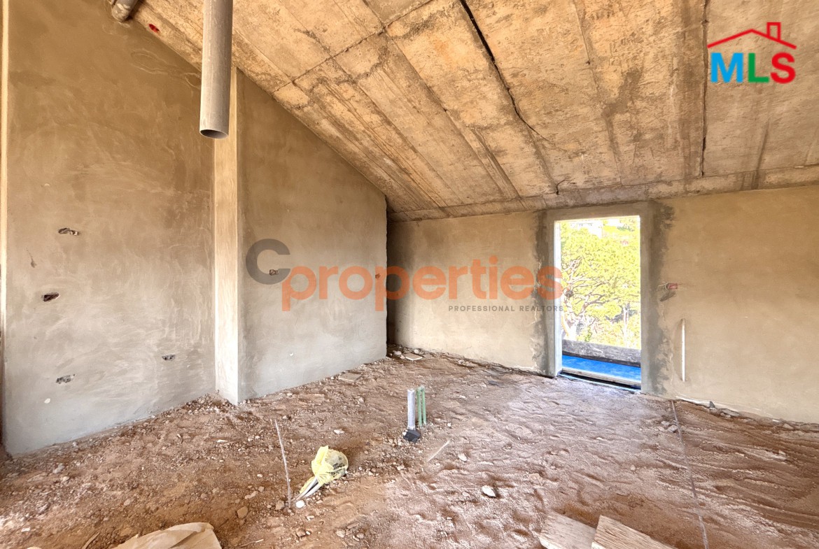 Apartment for sale in Broummana – Roof – CPSK68