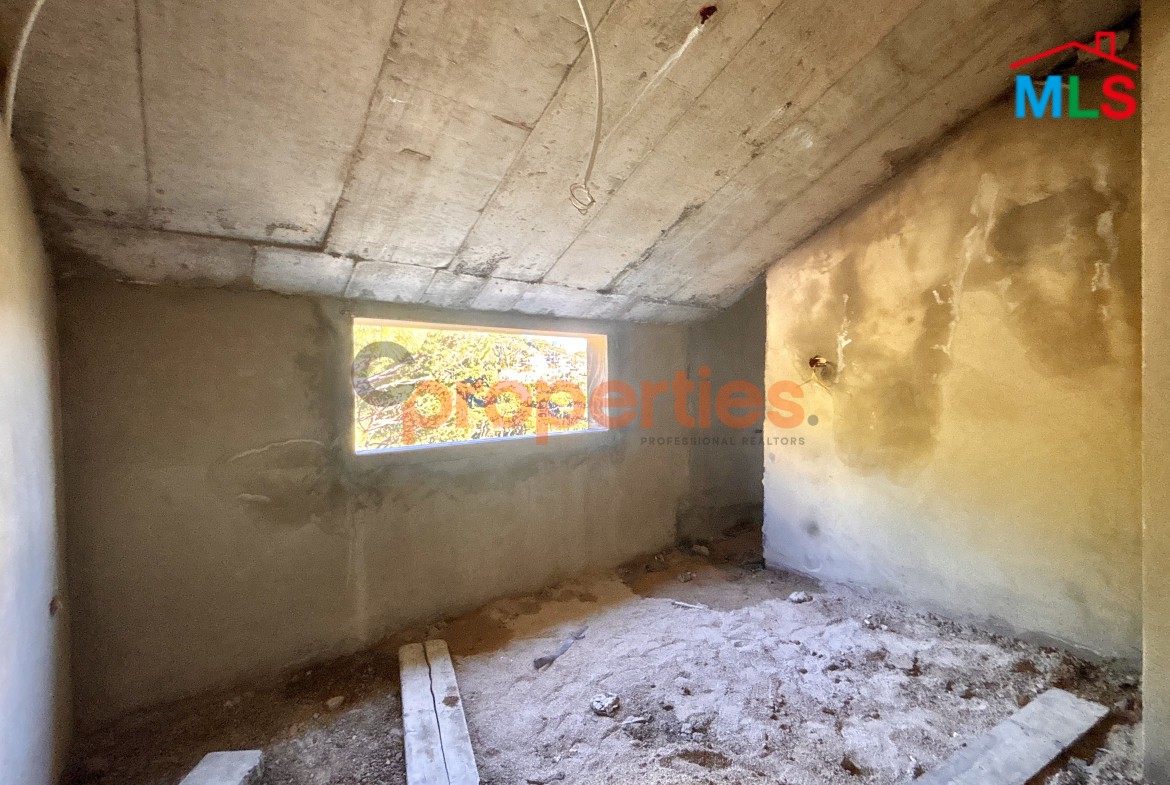 Apartment for sale in Broummana – Roof – CPSK68