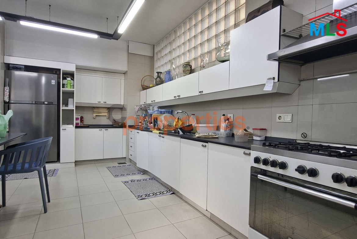 Apartment For Sale In Achrafieh – CPBWW83