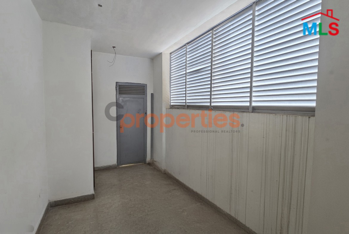 Showroom/Office For Sale In Furn El Chebbak – CPJA32