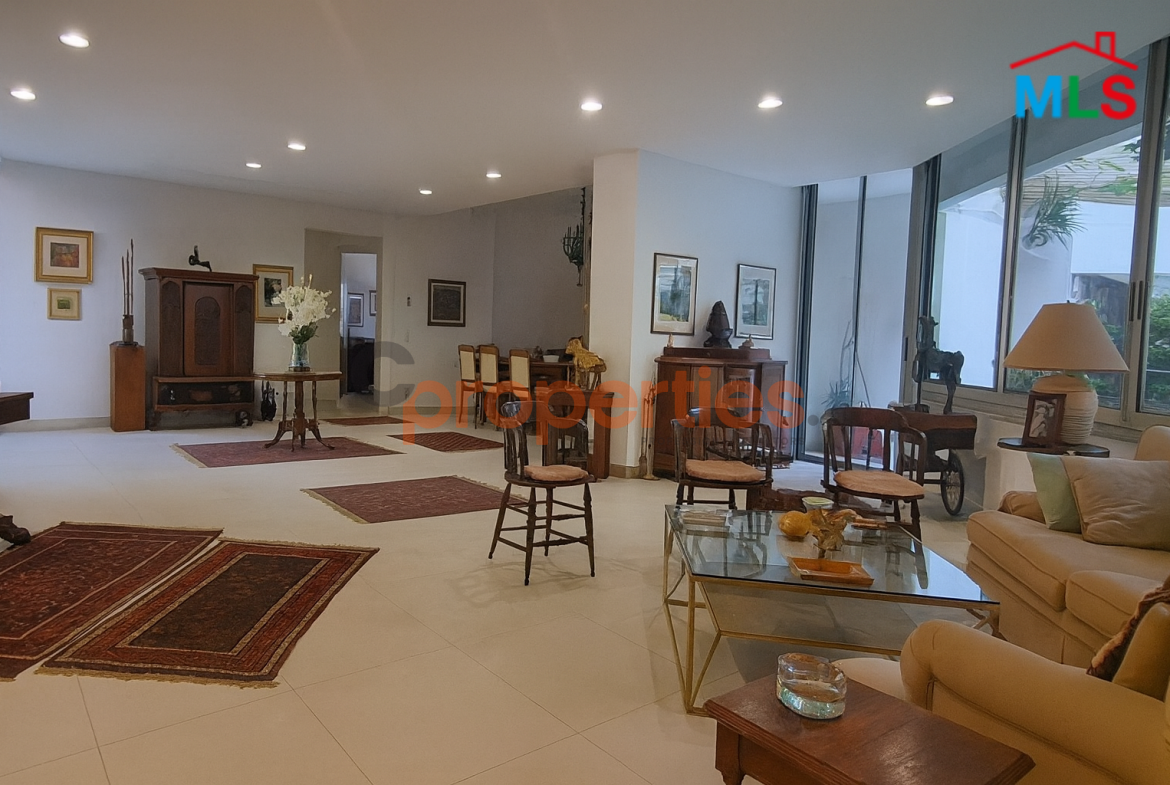 Apartment For Sale In Achrafieh – CPBWW78