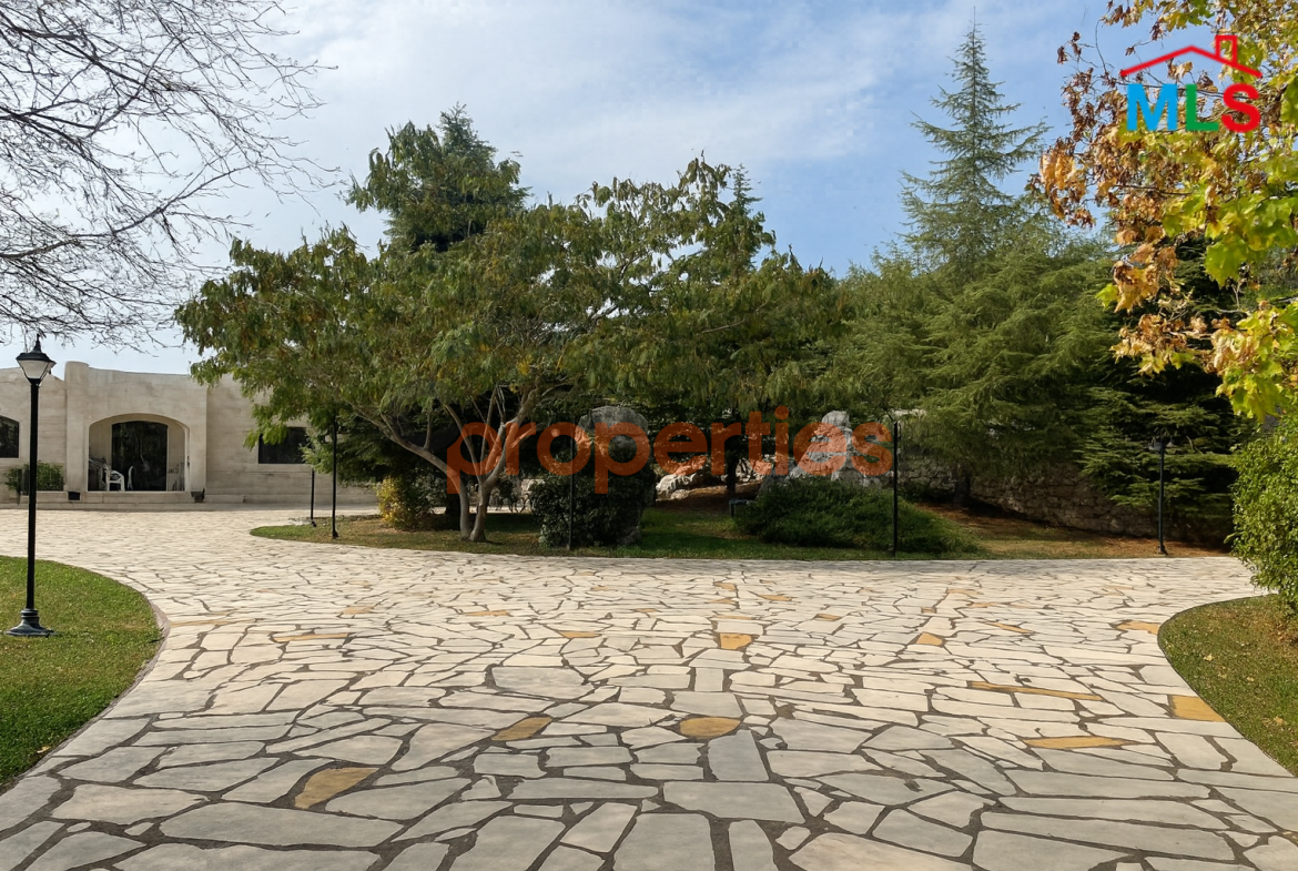 Luxurious Villa For Sale In Ajaltoun – CPKRH54