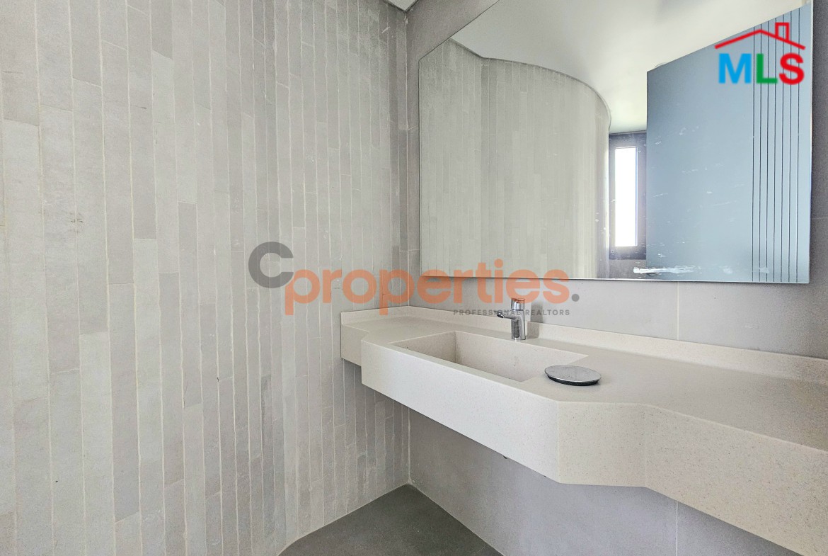 Apartment For Sale In Achrafieh – CPBWW71