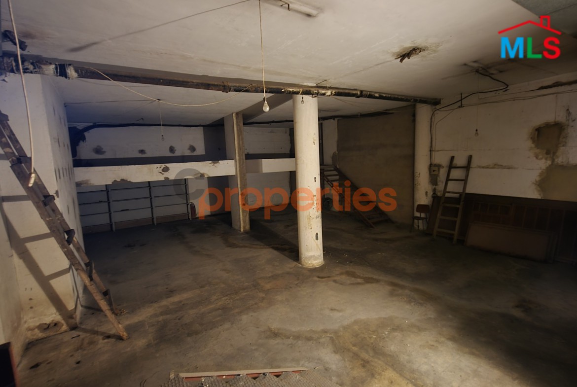 Commercial Space / Shop with Basement For Sale In Furn El Chebbak – CPJA09