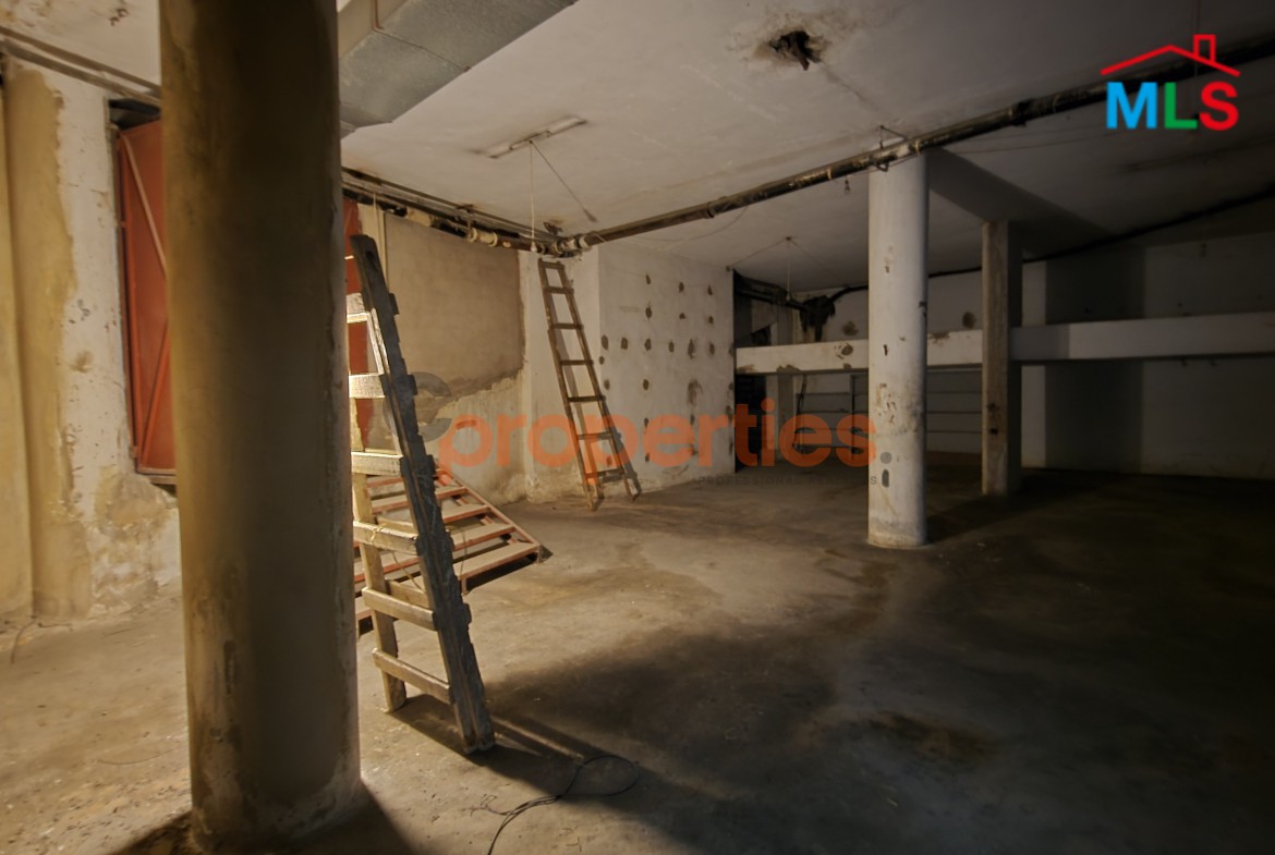 Commercial Space / Shop with Basement For Sale In Furn El Chebbak – CPJA09