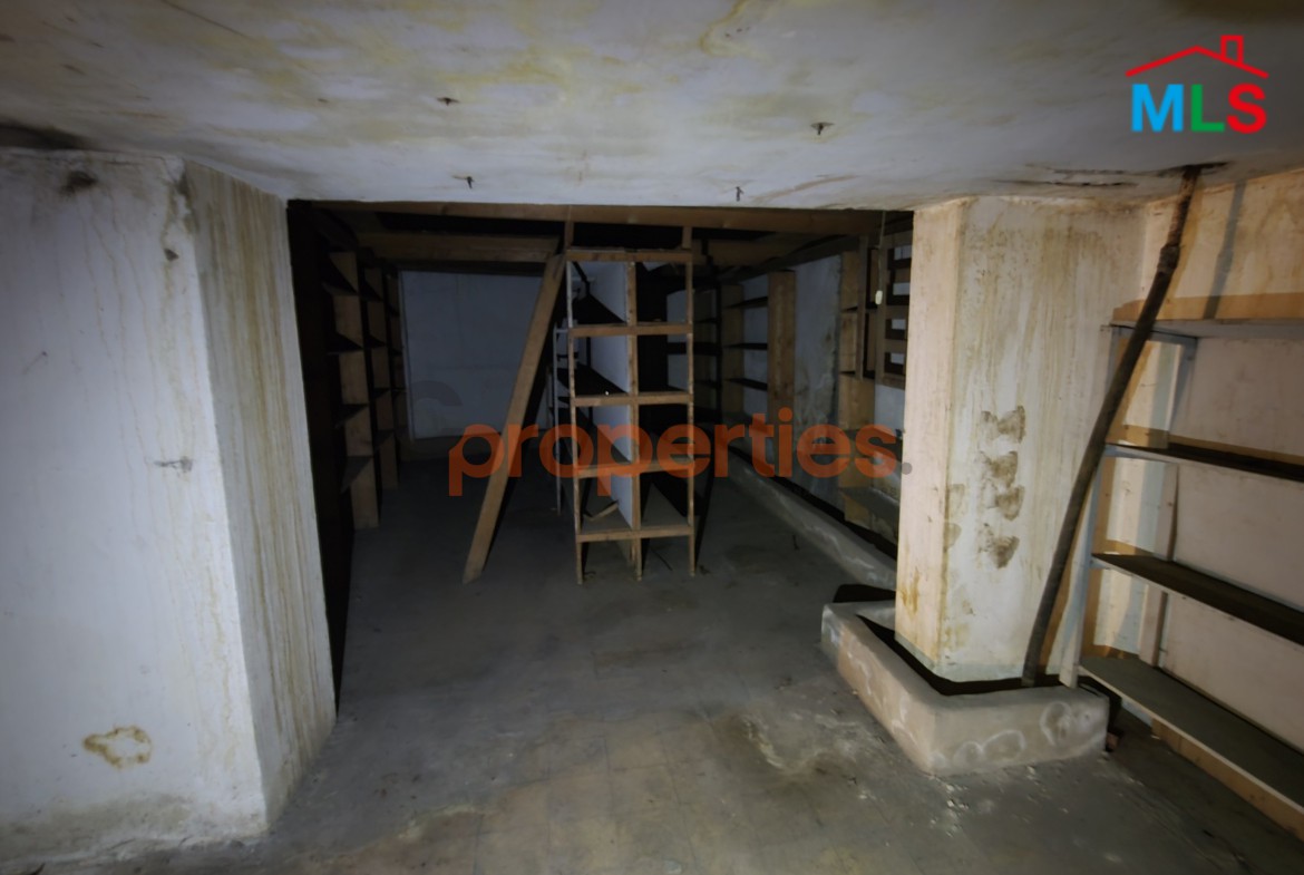 Commercial Space / Shop with Basement For Sale In Furn El Chebbak – CPJA09