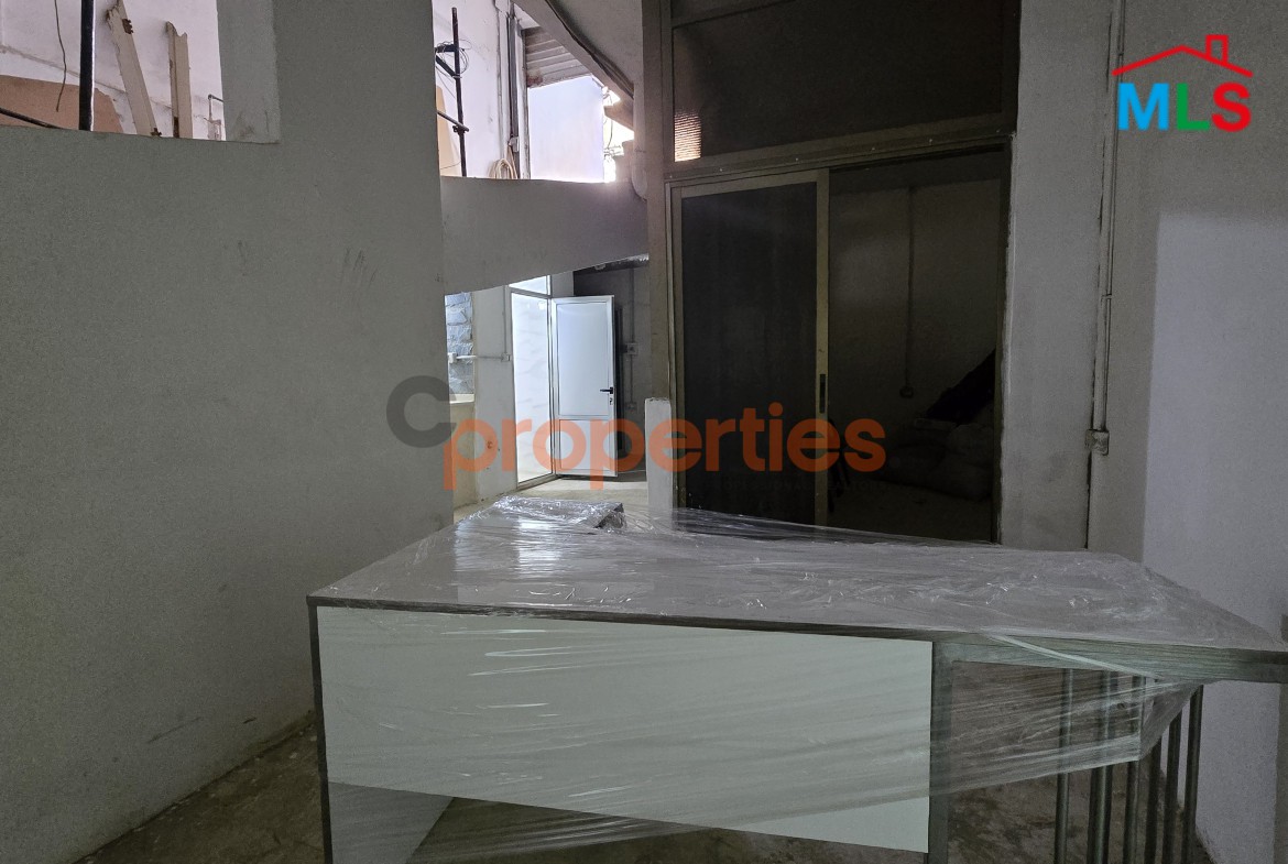 Warehouse For Sale In Furn El Chebbak – CPJA11