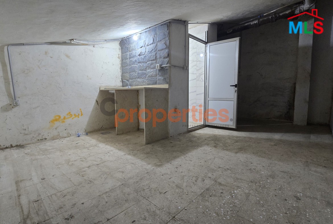 Warehouse For Sale In Furn El Chebbak – CPJA11