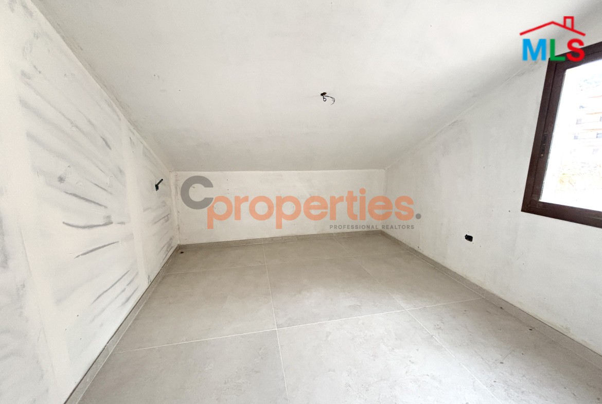 Apartment For Sale in Halat CPJRK324