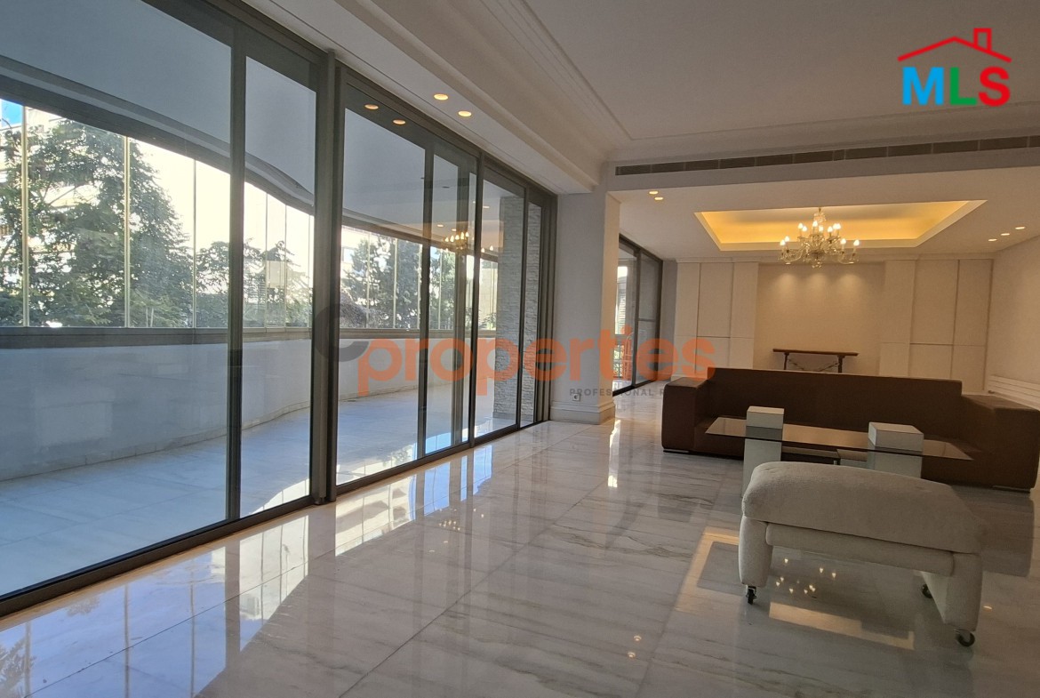 Apartment For Sale in Achrafieh – CPBWW55