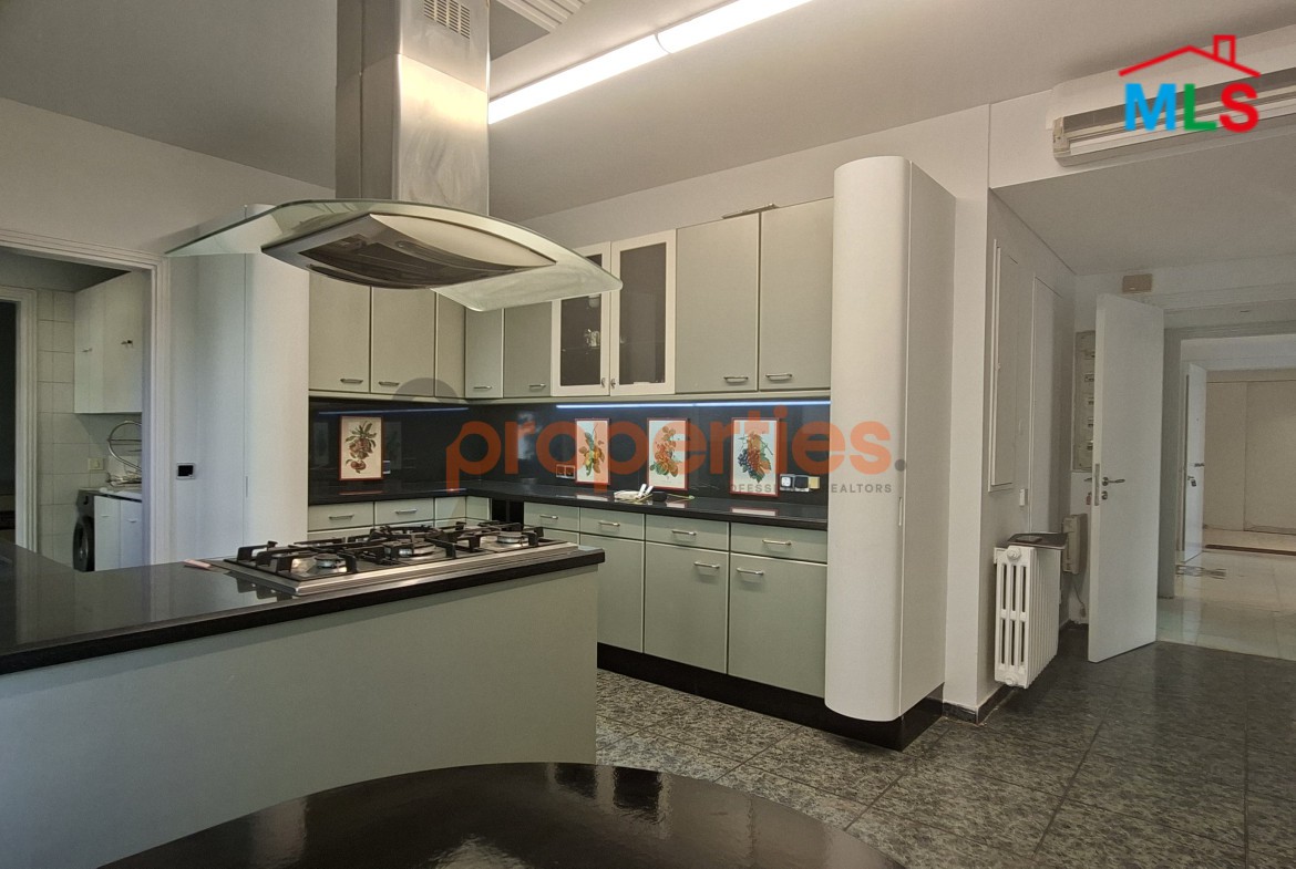 Apartment For Sale in Achrafieh – CPBWW55