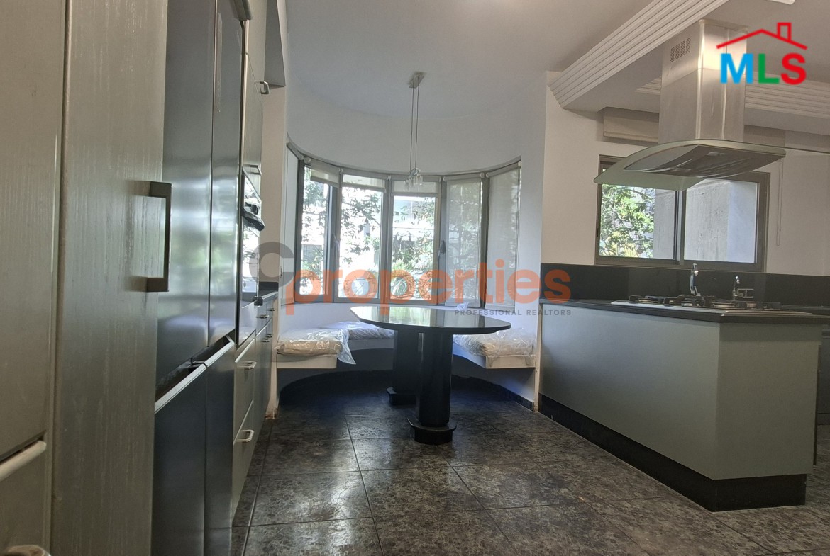 Apartment For Sale in Achrafieh – CPBWW55
