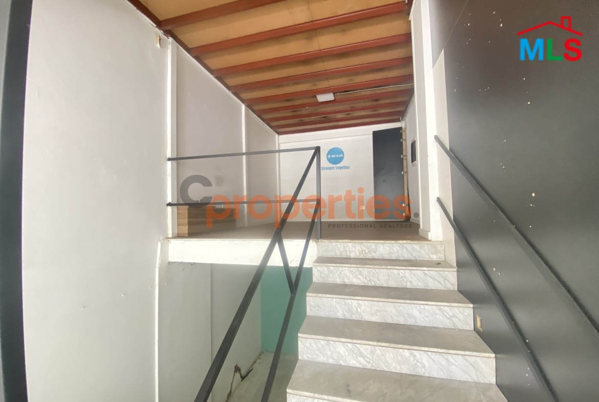 Shop For Sale in Zalka – CPFY38