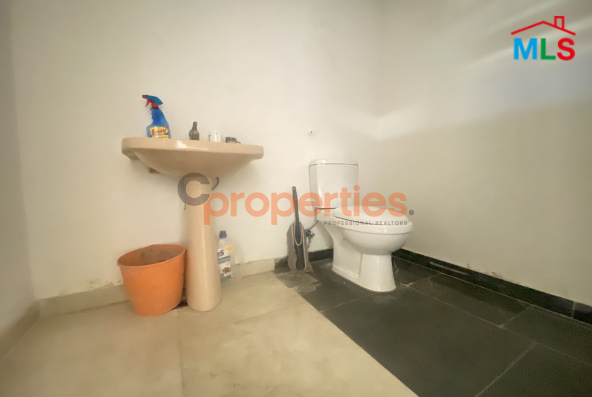 Shop For Sale in Zalka – CPFY38