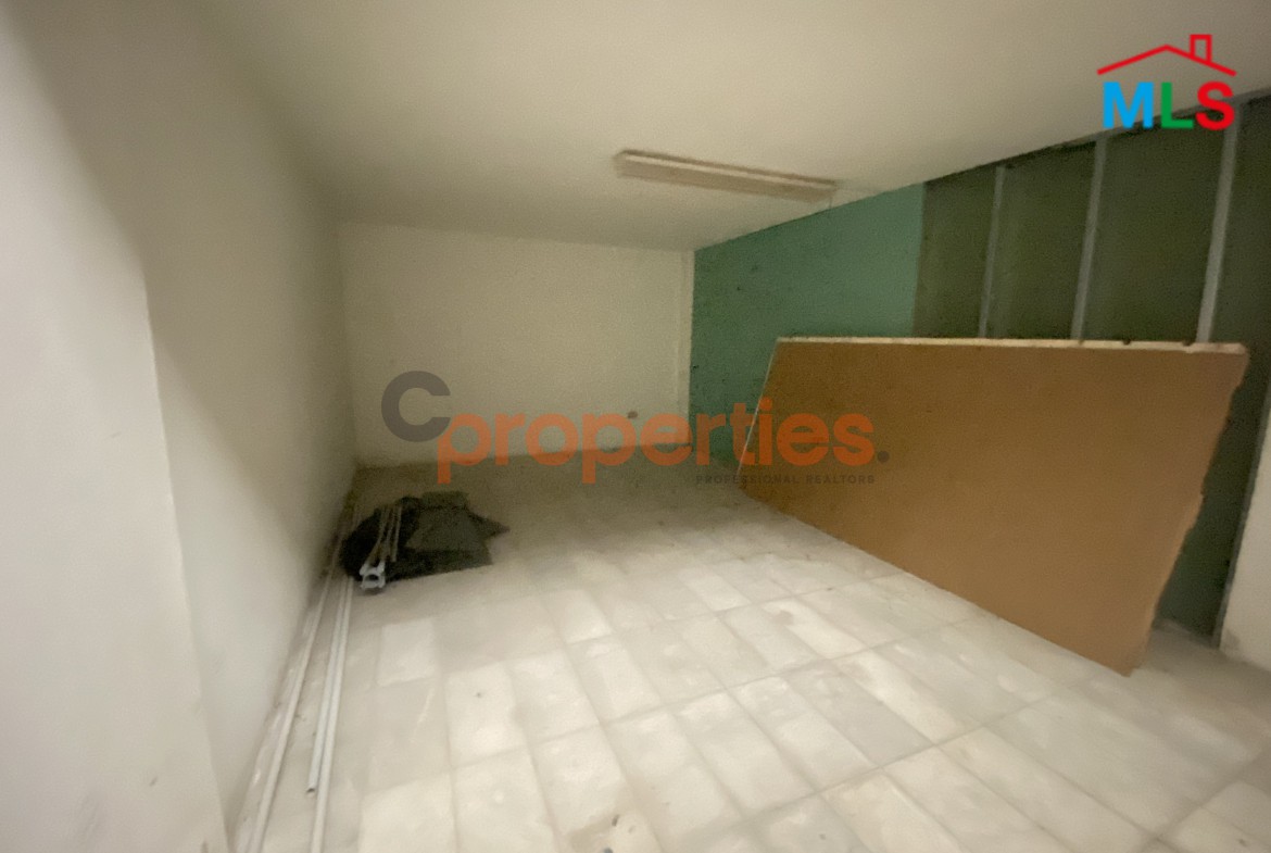 Shop For Sale in Zalka – CPFY38
