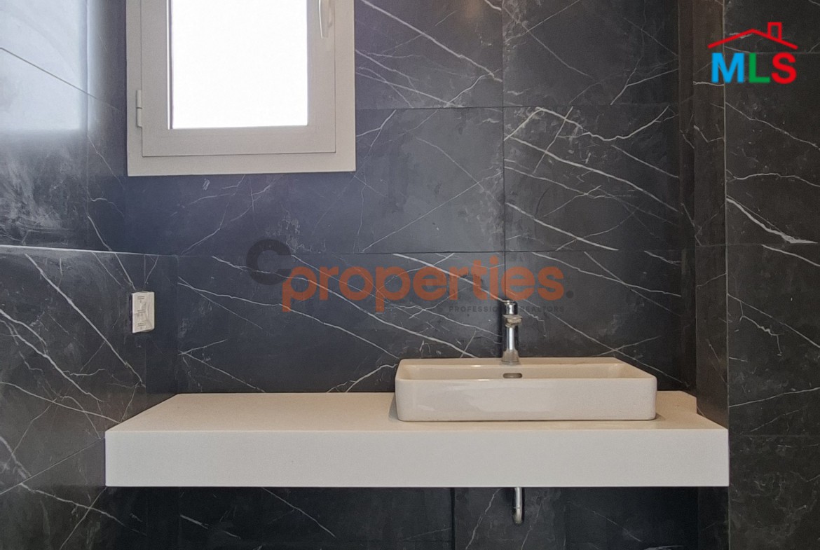 Apartment For Sale In Achrafieh – CPBWW40