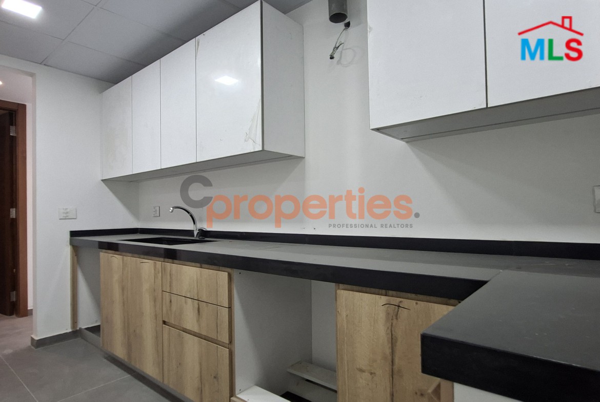 Apartment For Sale In Achrafieh شقة للبيع في الأشرفية CPBWW34
