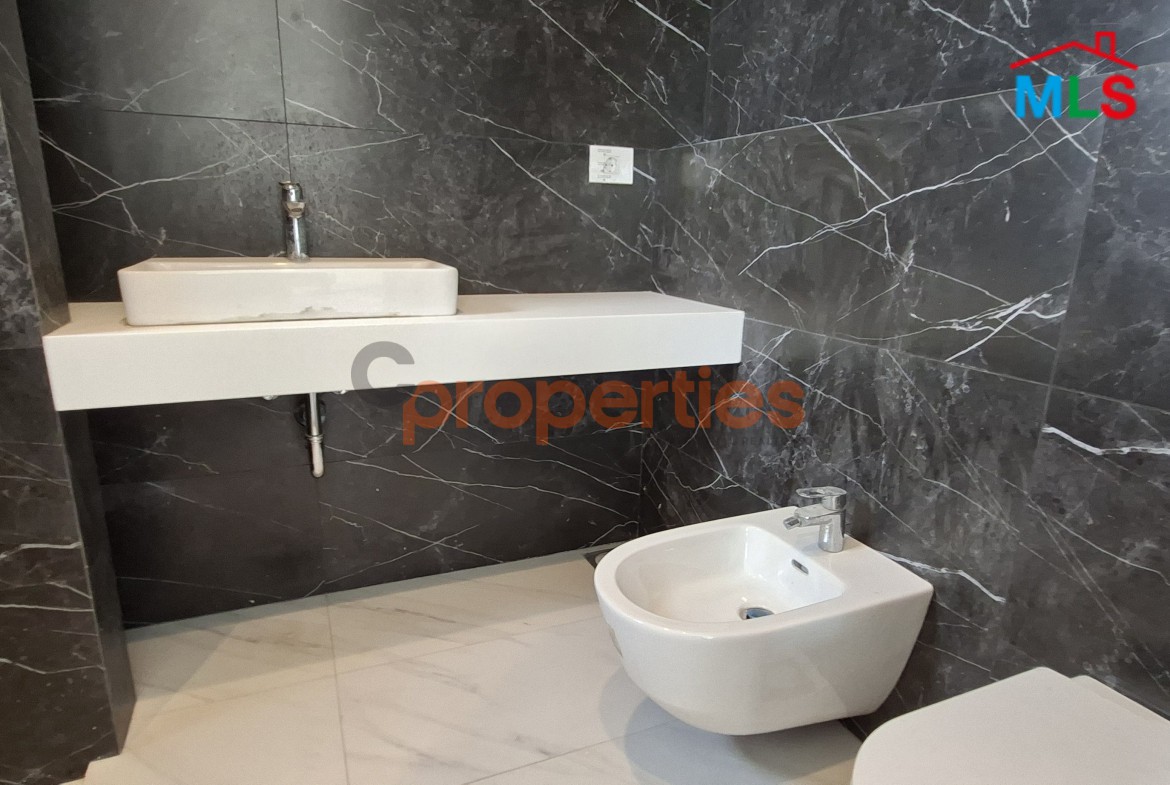 Apartment For Sale In Achrafieh شقة للبيع في الأشرفية CPBWW34