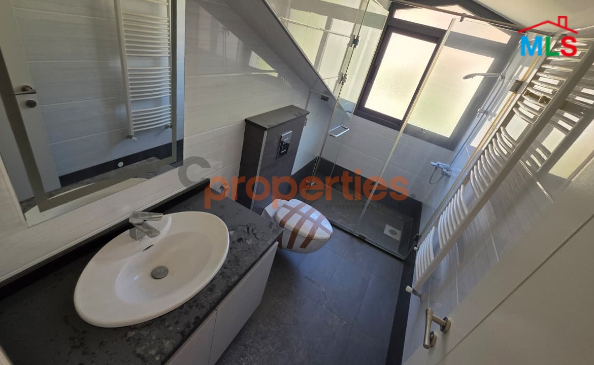 High-End Duplex with Full Roof Terrace for Sale in Monteverde – CPGA77