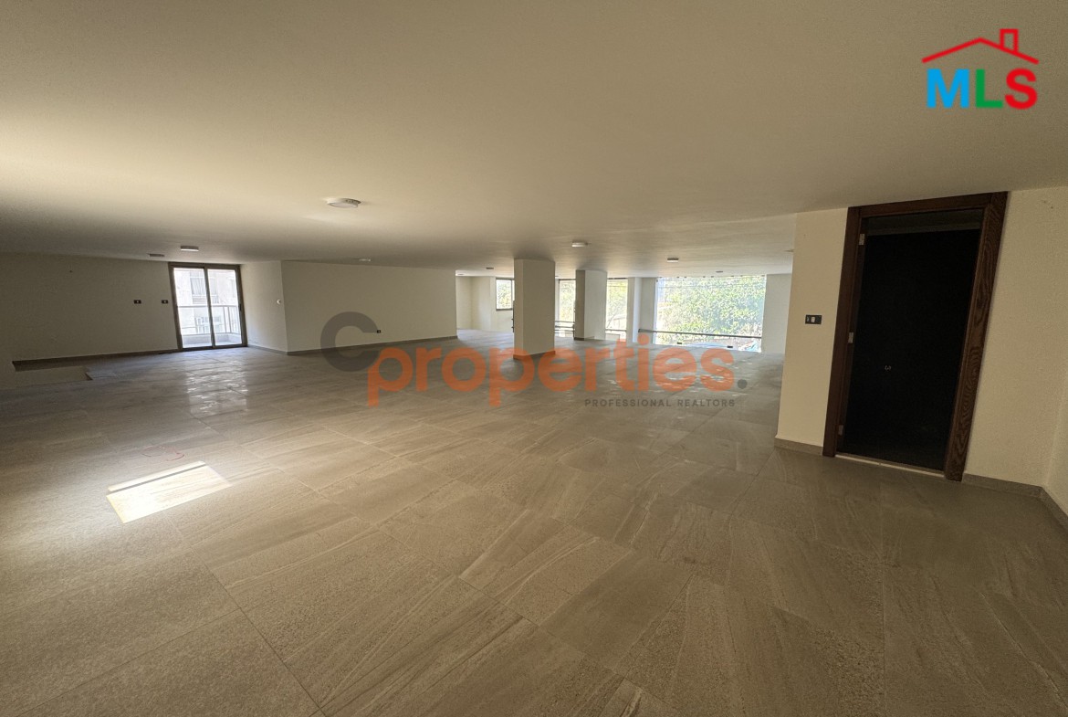 1000 SQM Spacious Showroom with 6 Facades for Sale in Mansourieh / Beit Mery – CPGA73