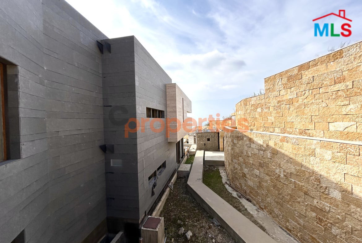 Villa For Sale In Jbeil فيلا للبيع في جبيل – CPJRK115