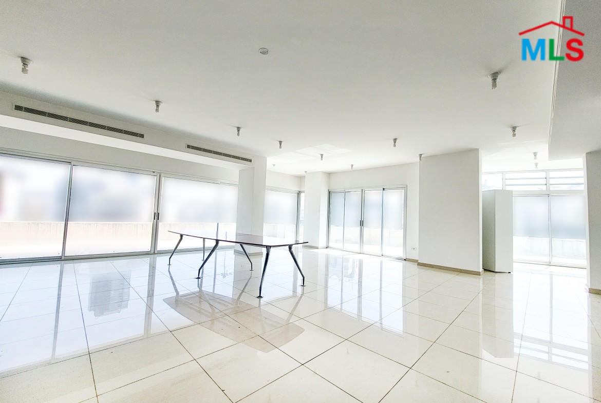 Office for sale in Horch Tabet – Prime location CPSM101