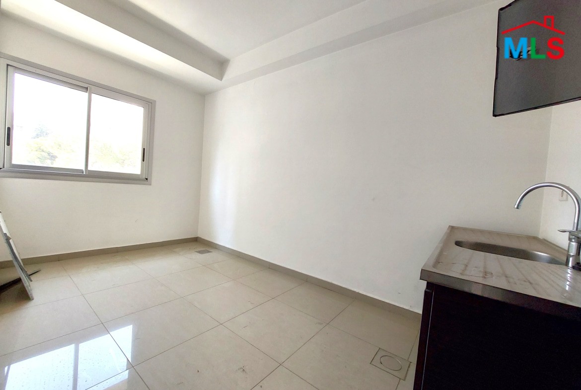 Office for sale in Horch Tabet – Prime location CPSM101