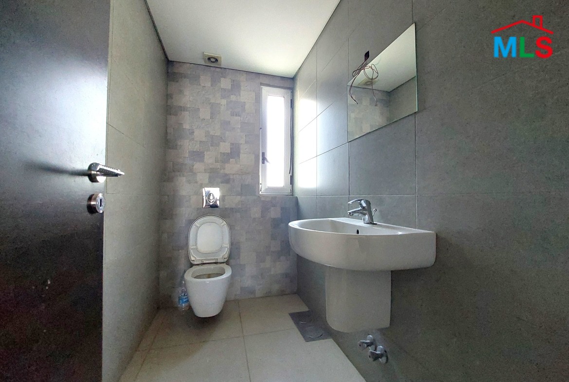 Office for sale in Horch Tabet – Prime location CPSM101