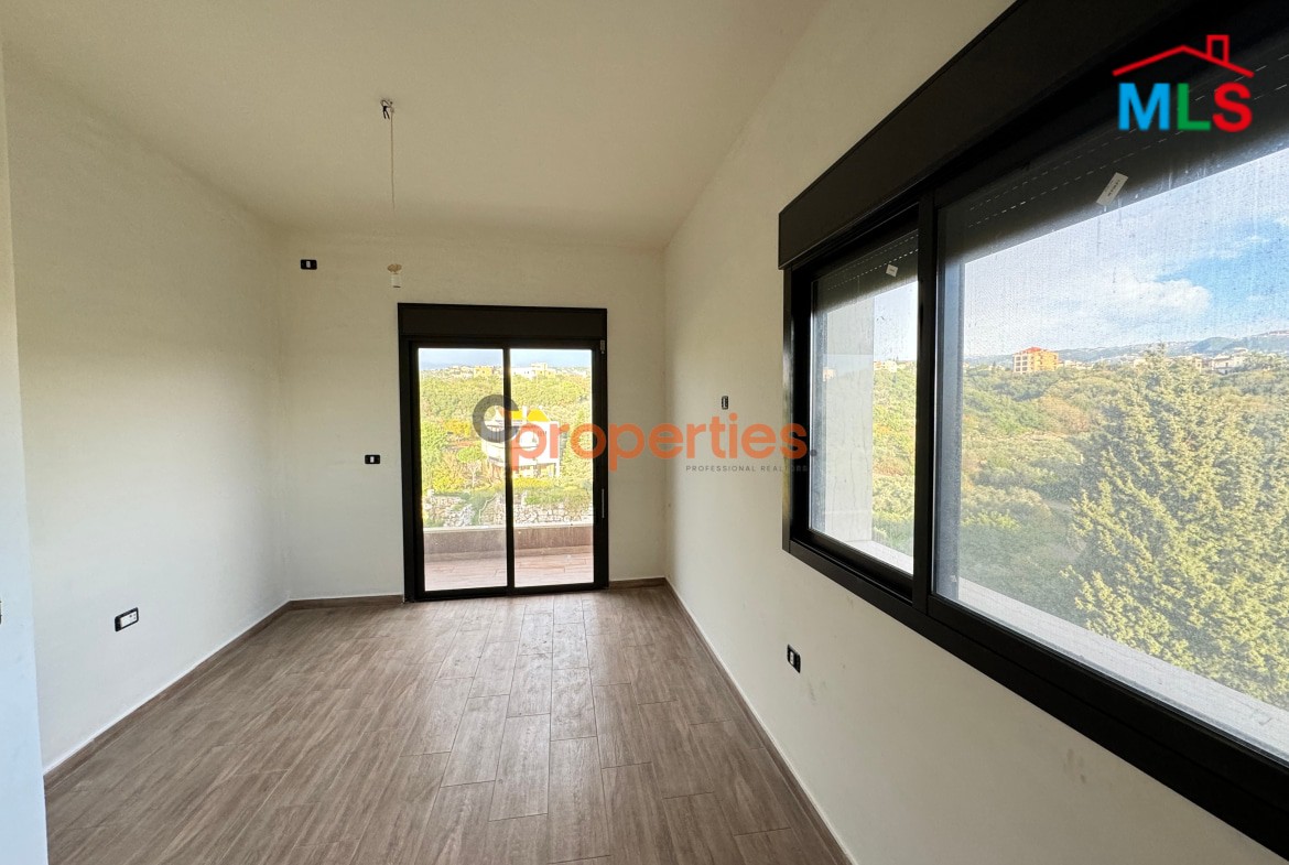 Apartment For Sale in Jeddayel CPES69
