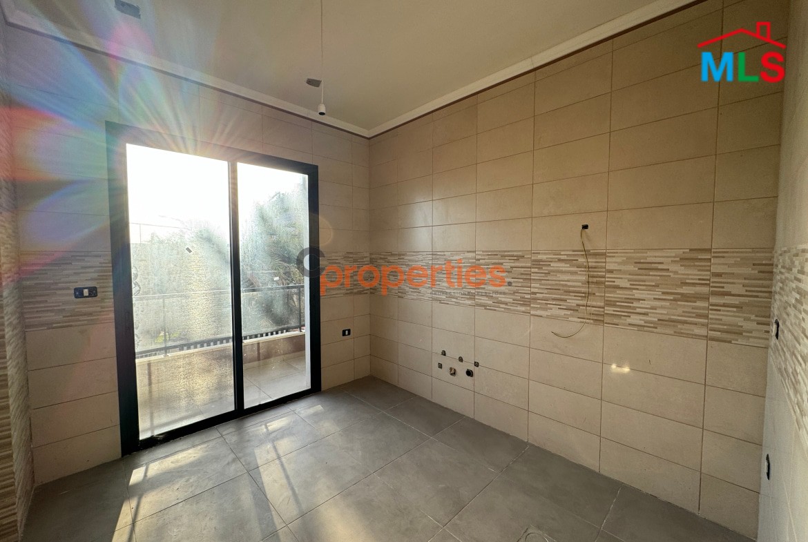 Apartment For Sale in Jeddayel CPES69