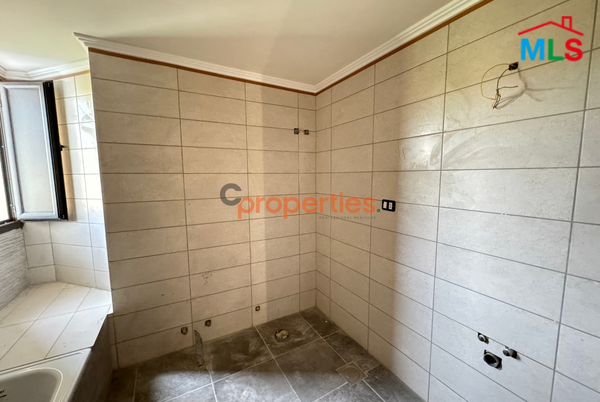 Apartment For Sale in Jeddayel CPES69