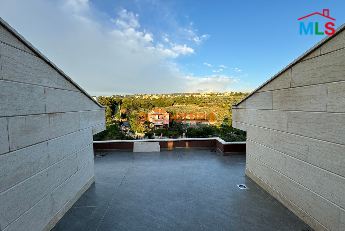 Apartment For Sale in Jeddayel CPES69