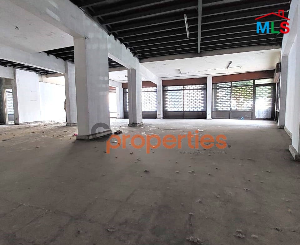 Shop for Sale in Jdeideh / Showroom محل للبيع في الجديدة CPSM135