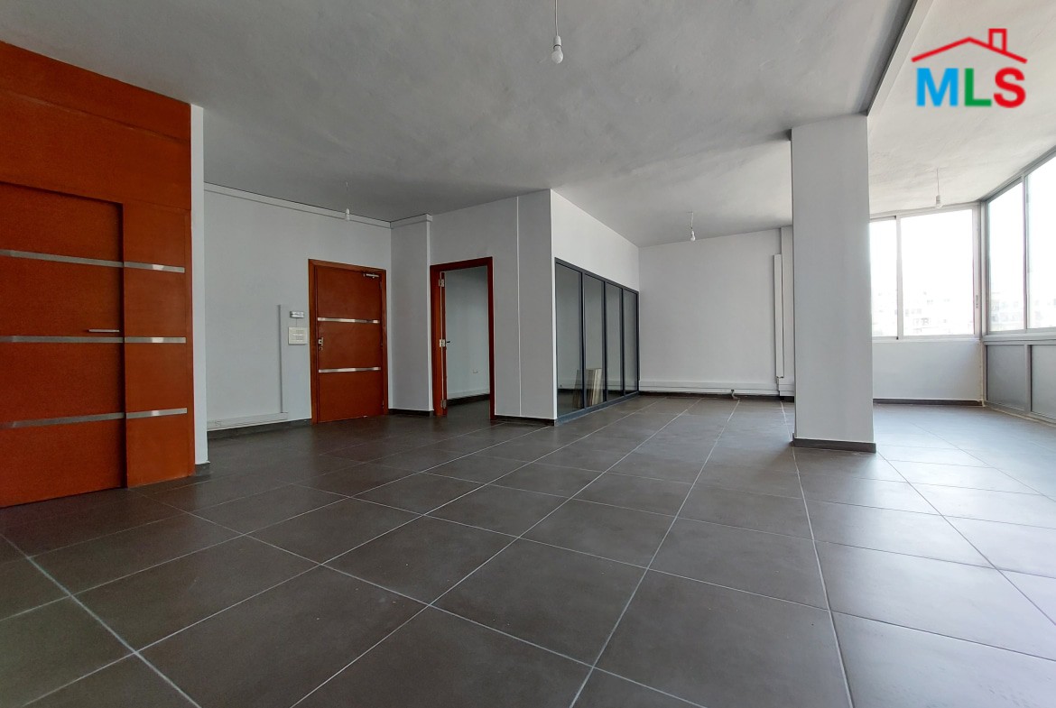 Office for sale in Zalka CPSM88