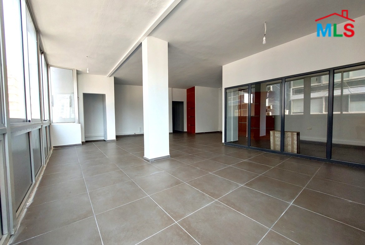 Office for sale in Zalka CPSM88