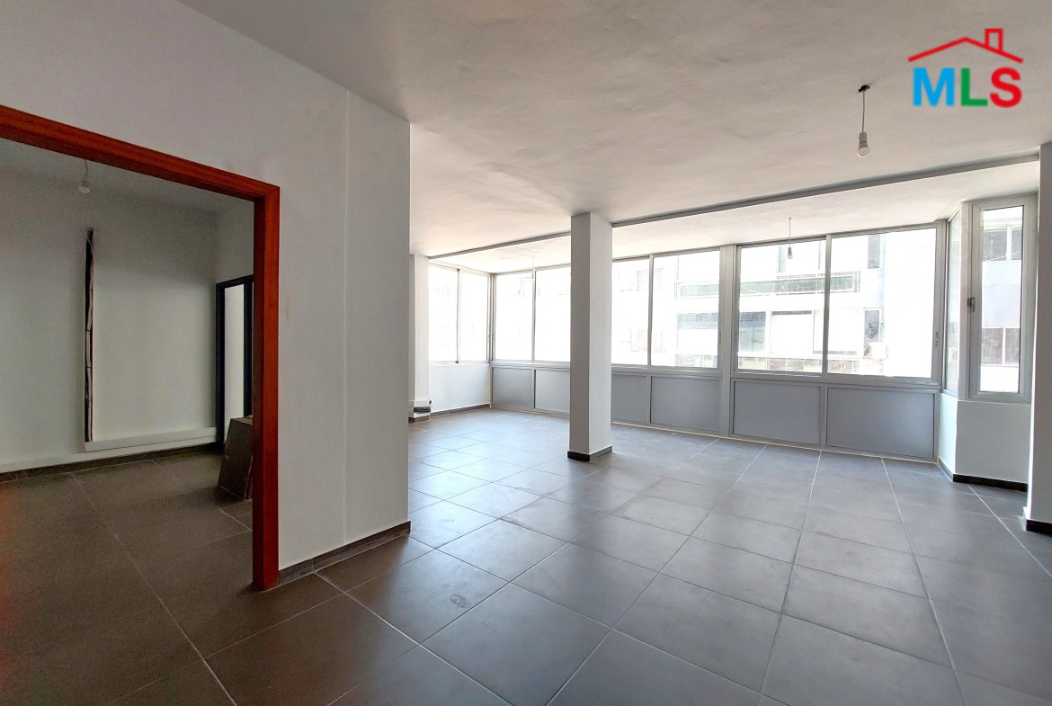 Office for sale in Zalka CPSM88