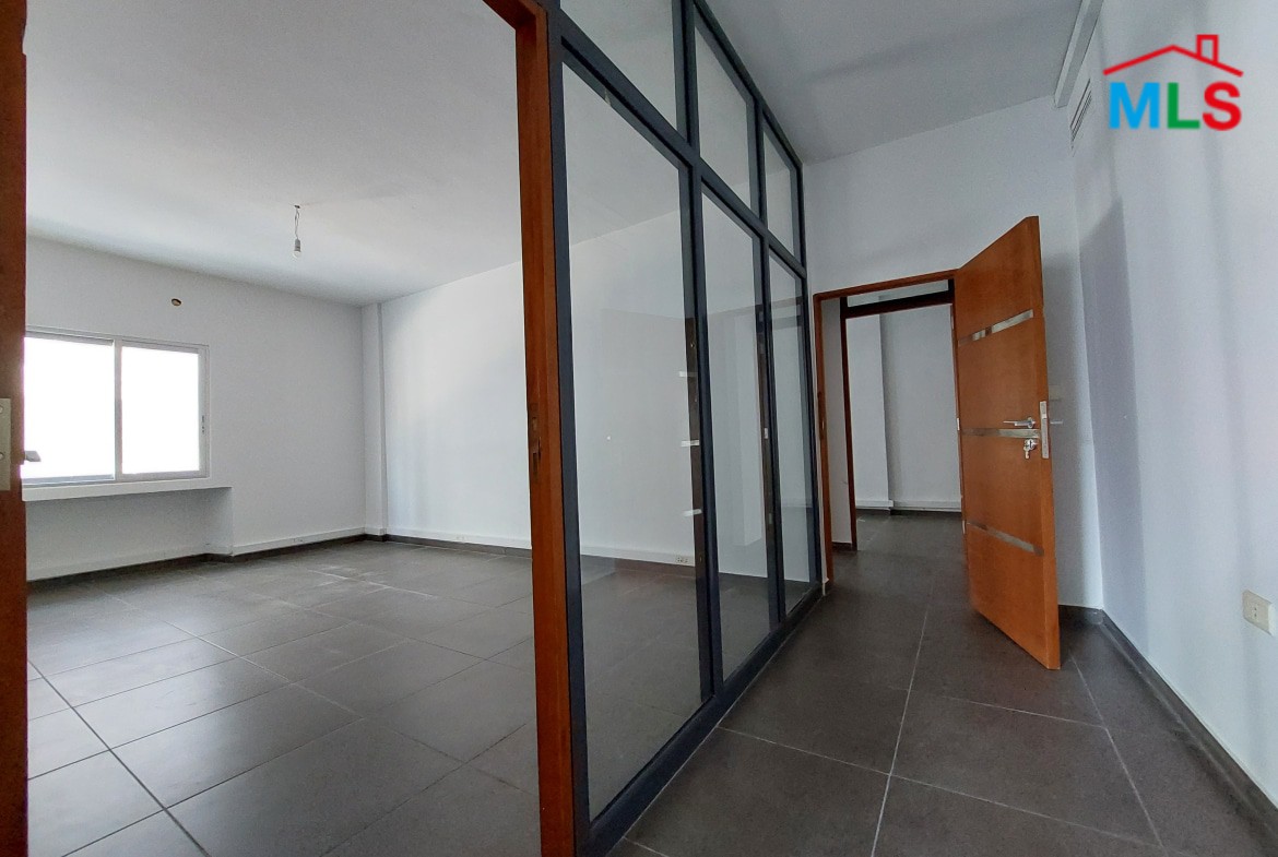 Office for sale in Zalka CPSM88