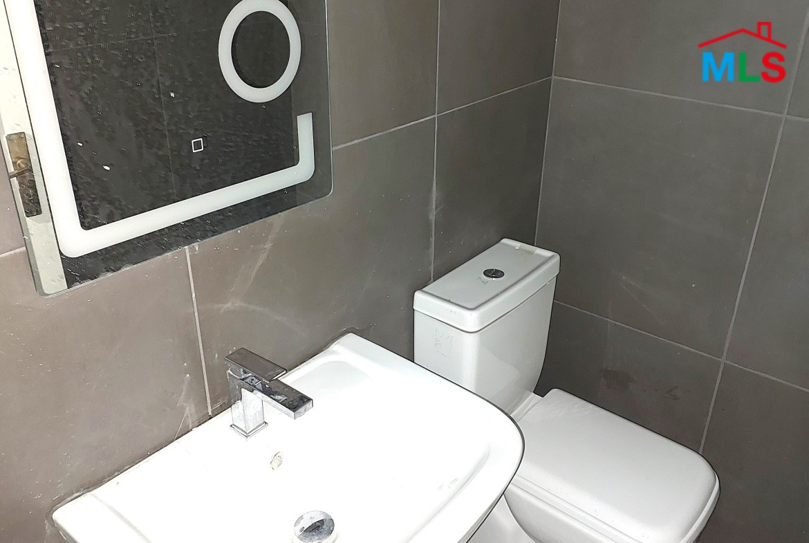 Office for sale in Zalka CPSM88