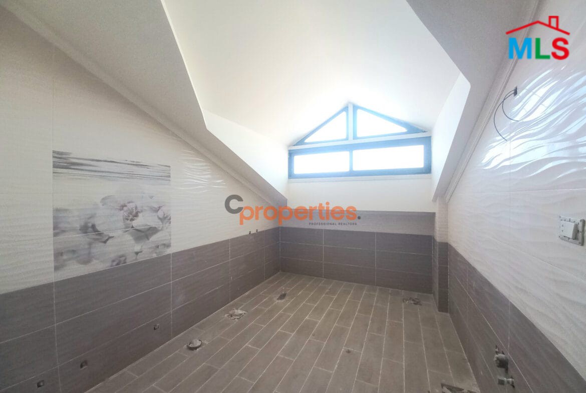 Duplex For Sale in Gherfine Jbeil CPJRK63