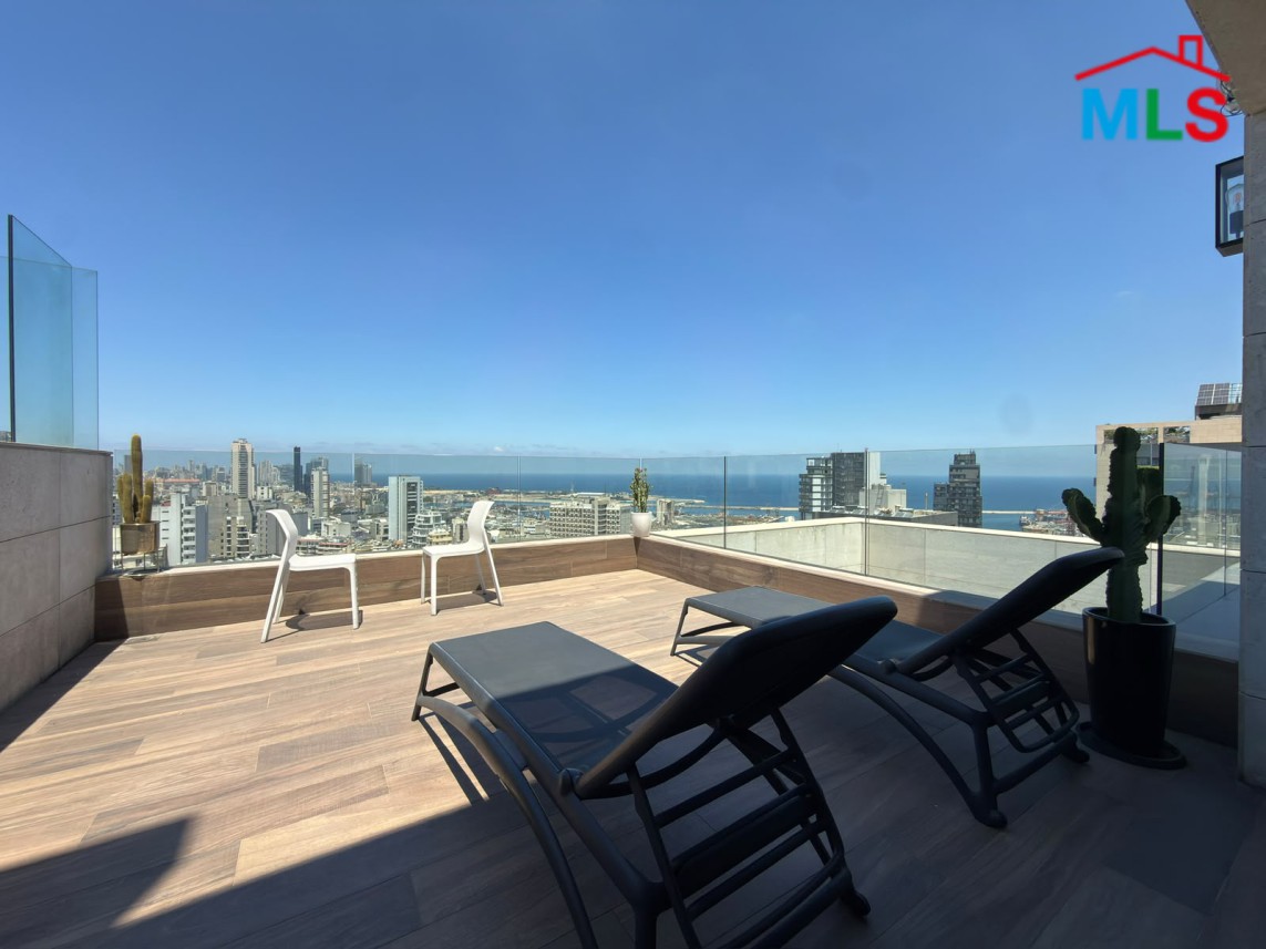 Rooftop Studio For Rent with Pool in Achrafieh, near Roum Hospital