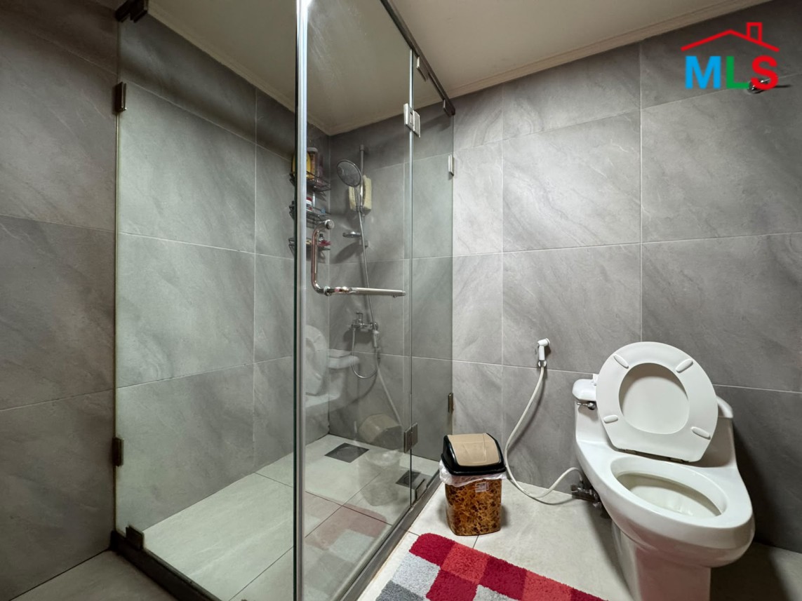 Spacious Apartment With Sea View For Rent in Beit Meri