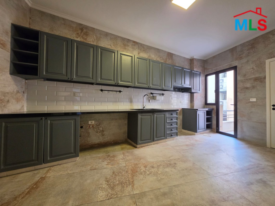 Spacious Apartment for Rent in Kontari, Ras Beirut