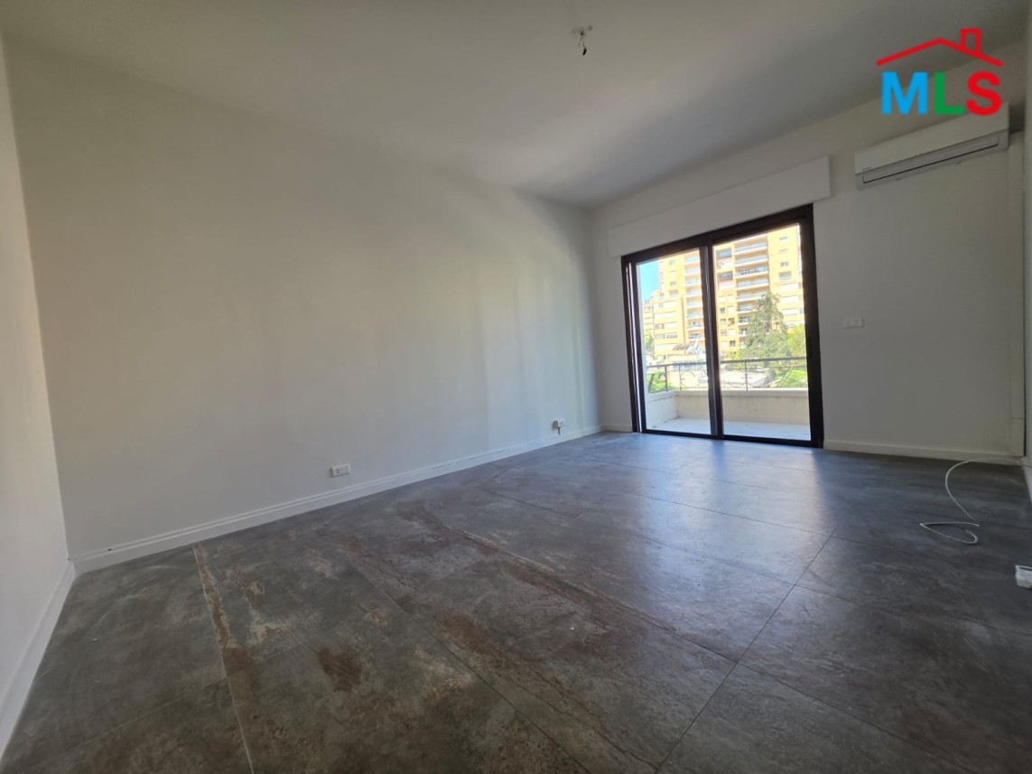 Spacious Apartment for Rent in Kontari, Ras Beirut