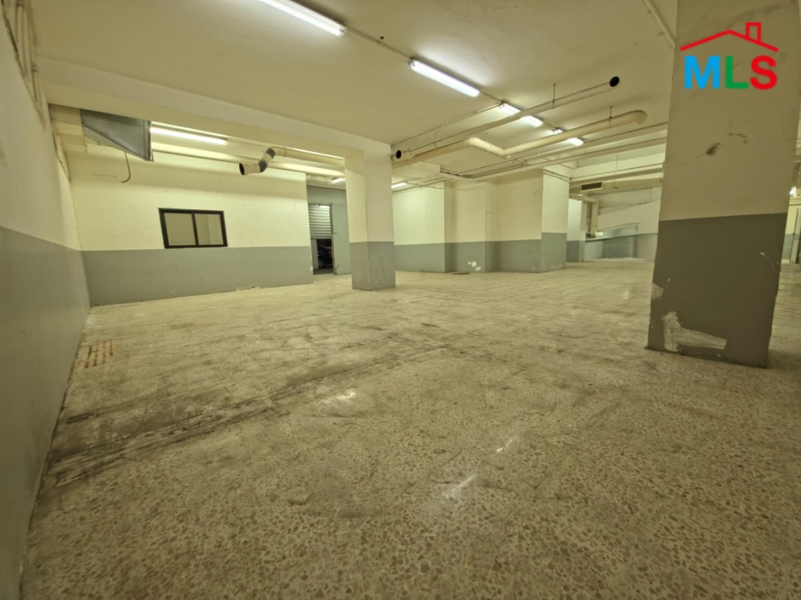 230 SQM Warehouse For Rent in Ain Al Remmane
