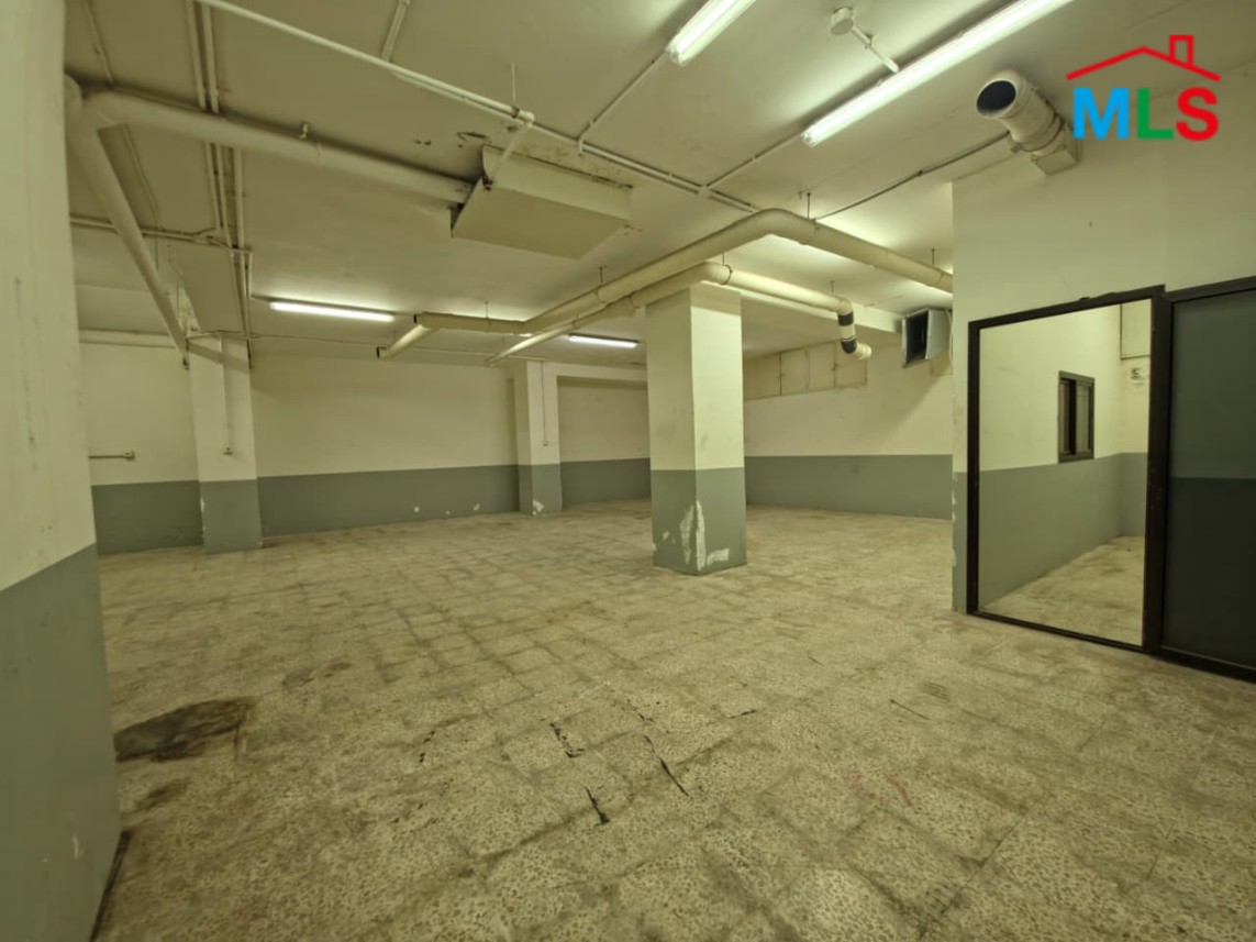 230 SQM Warehouse For Rent in Ain Al Remmane