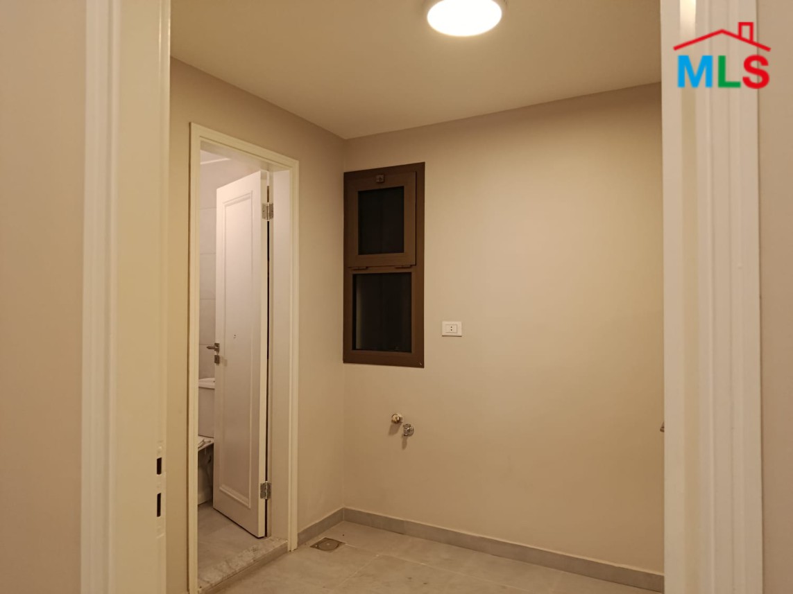 Spacious Unfurnished Apartment For Rent in Clemenceau