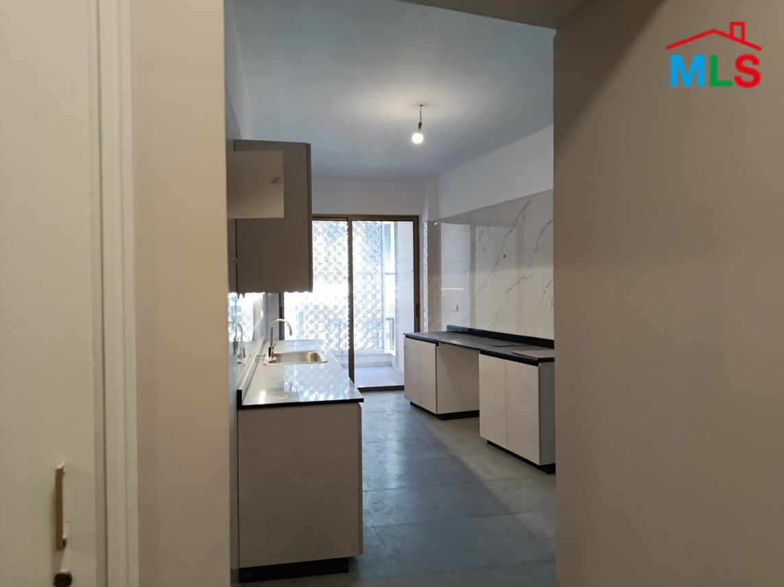 Spacious Unfurnished Apartment For Rent in Clemenceau