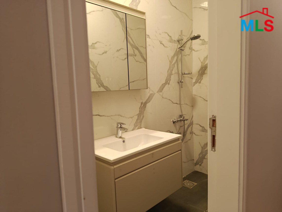 Spacious Unfurnished Apartment For Rent in Clemenceau